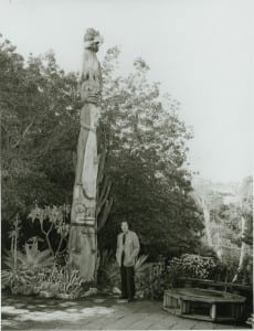 77-3-5-443 Vincent Price and Totem Pole